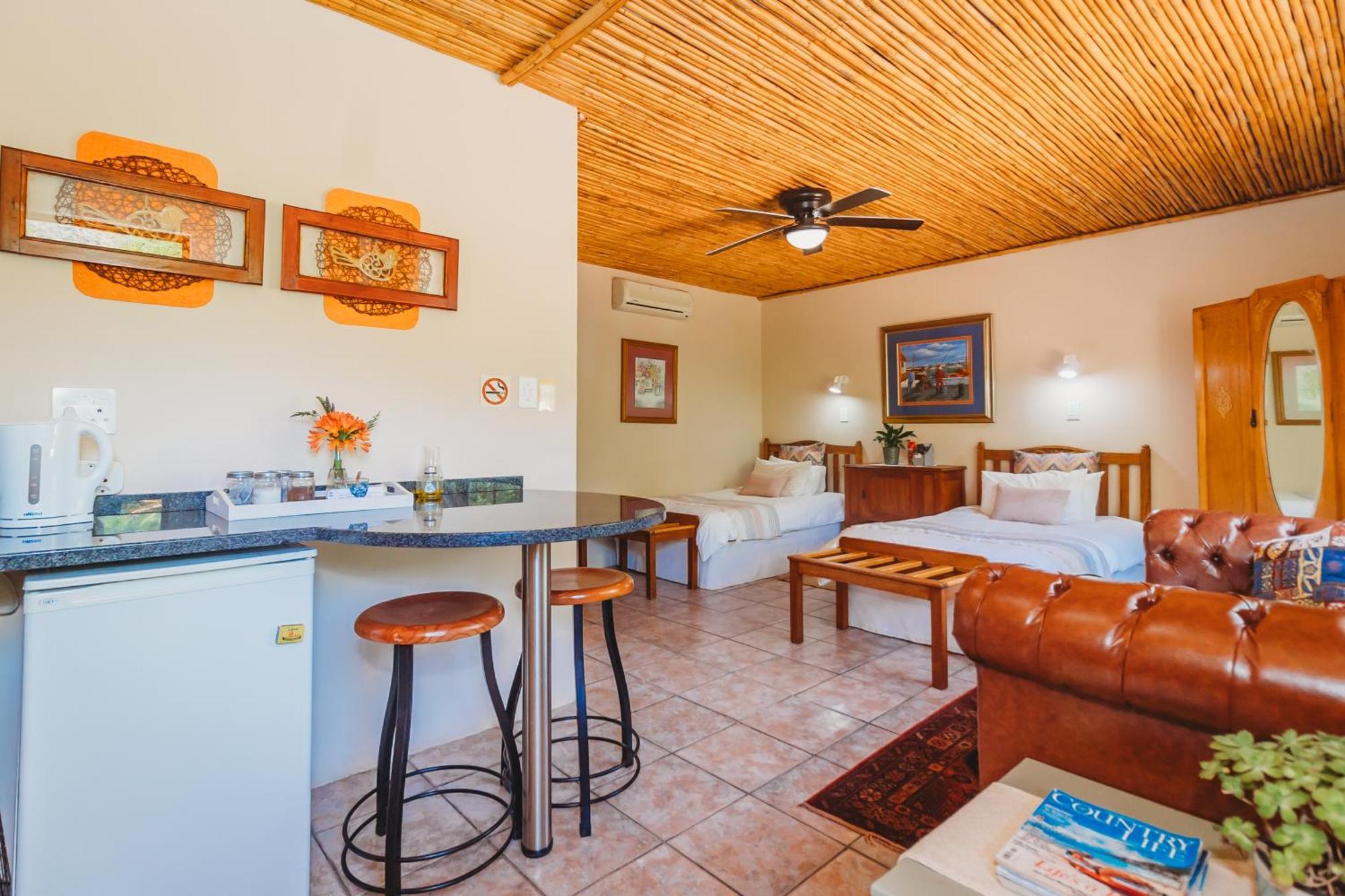 De Poort Country Lodge Oudtshoorn Exterior foto